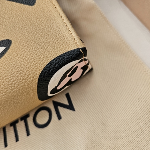 Louis Vuitton Wild At Heart Arizona Tan Monogram Canvas Toiletry Pouch 26 XL Bag - Picture 6 of 17